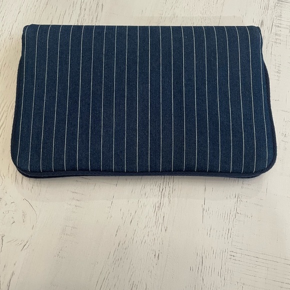 Axel Blue and Red clutch purse - Picture 2 of 5